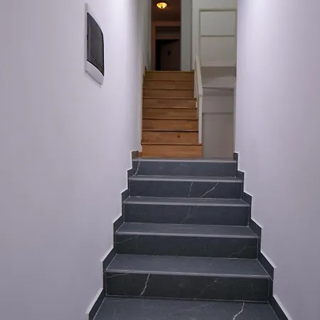 Villa313 ホテル ティラナ