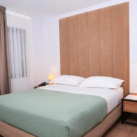 313 酒店 地拉那